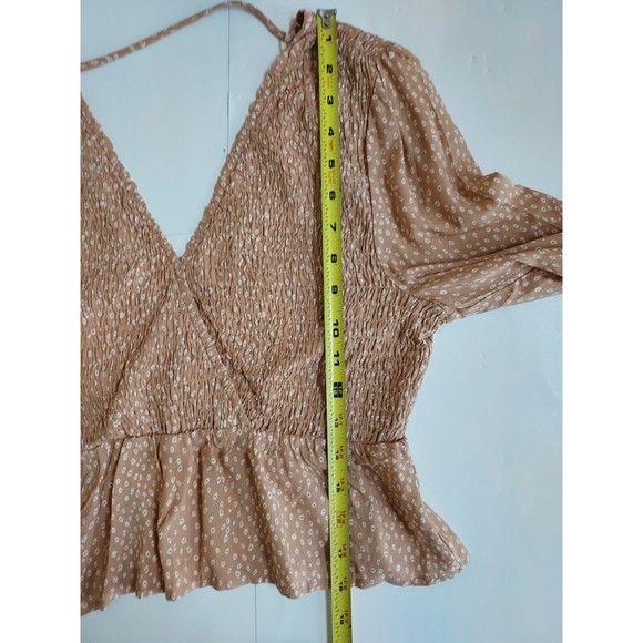 Urban Romantics Tan Polkadot Blouse Size S Bell Sleeve V-Neck Peplum Pullover - Picture 6 of 7